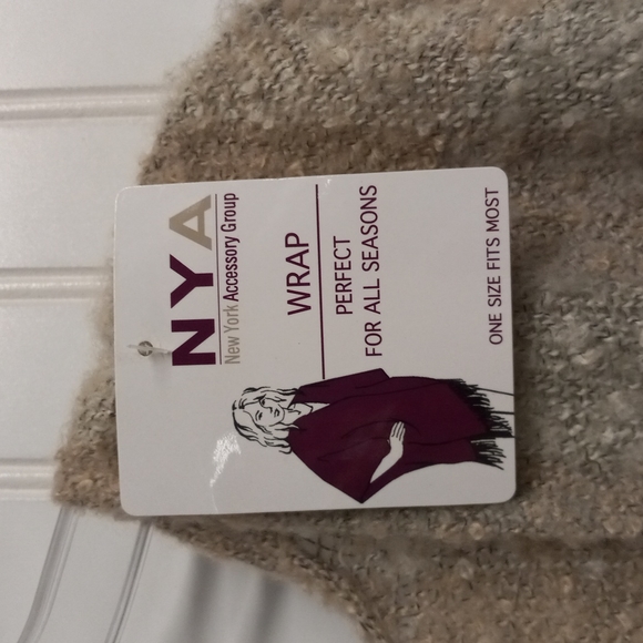 New York Accessory Group women's poncho - Picture 5 of 5